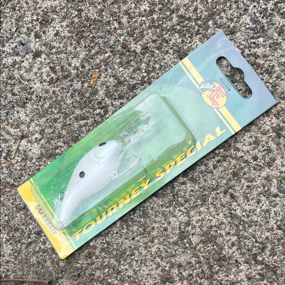 Bass Pro Shops White Shad Lure